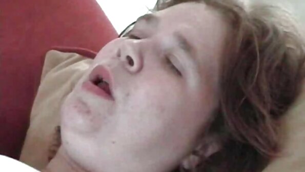 ქერა დიდი ძუძუები დღეს პირში იშლება