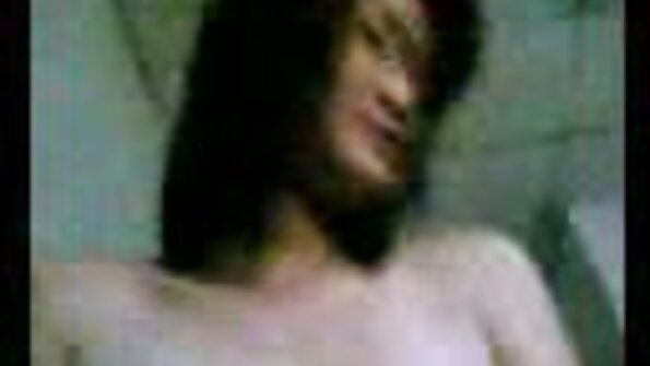 ცხელი შავკანიანი ქალი დიდი უკანალით ინტერრასიულ სექსს აკეთებს