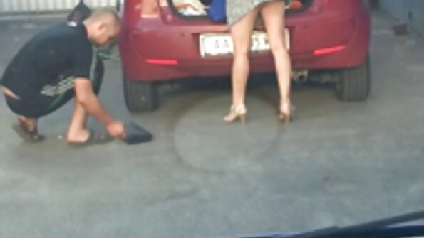 სექსუალური შავგვრემანი მჭიდროდ გაწოლილი ორი დიდი კაცი