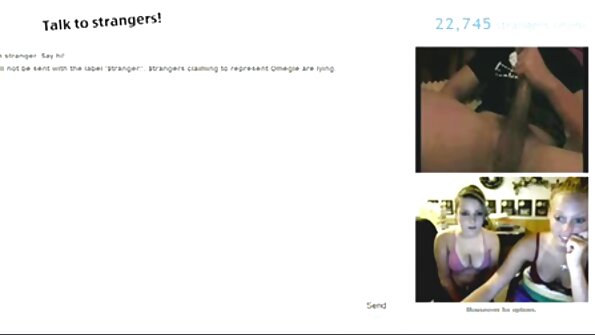 მოზარდი გრძნობს სახეს მას შემდეგ, რაც მამალი შემოდის მის მჭიდრო პატარა კონდახში