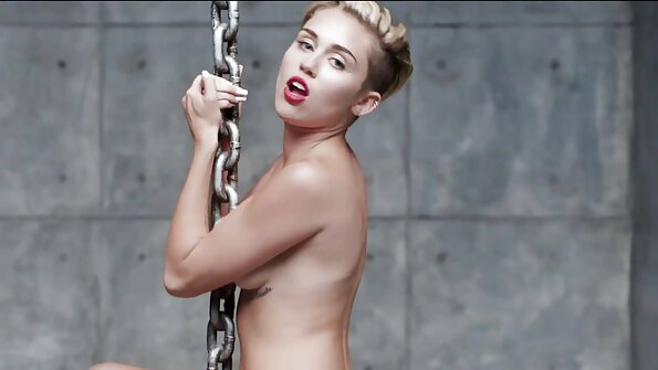 რქოვან პორნოვარსკვლავს აქვს დიდი უკანალი, რომელიც გველის კამერის წინ