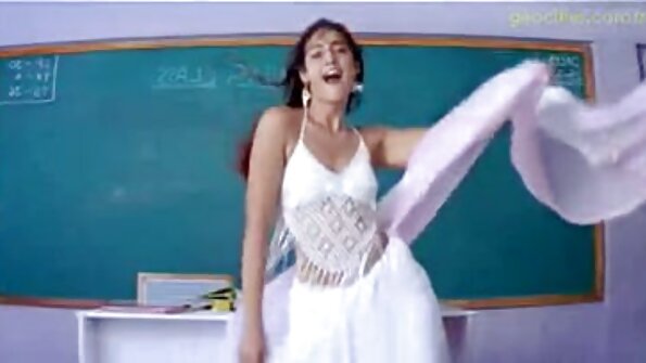 Buxom MILF მიჰყვება მაგარ ბაიკერს და აქვს ანალური სექსი მასთან