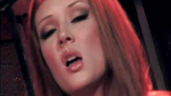 ცხელი რძე იხსნის მის უნიფორმას და შემდეგ ის იძირება