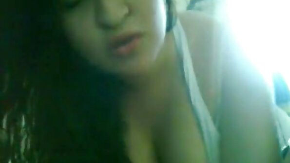 ულამაზესი ქერა წიწილა გარედან და შიგნიდან გაბურღული აქვს