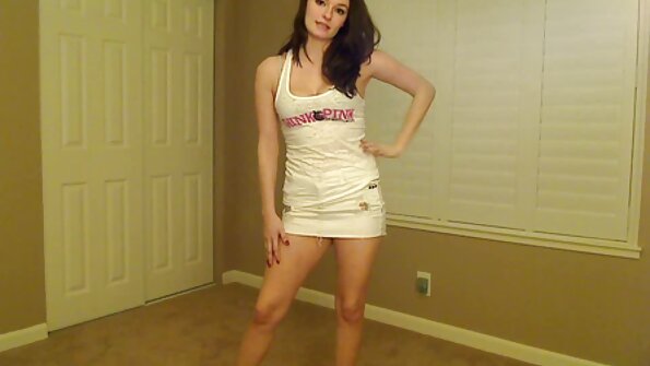 Busty ქერა cougar მიმდინარეობს throced და titfucked