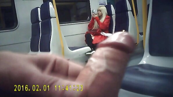 ლამაზი თინეიჯერი განიცდის ინტენსიურ ანალურ ნაგავს