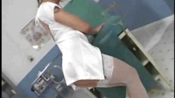 შავგვრემანს სურს სექსი სცადოს ბიჭთან, რომელიც მას iPhone- ს ჰპირდება