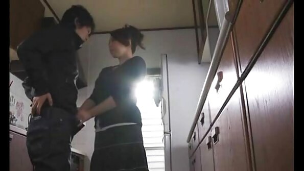 ამ ვიდეოში უხეშად ქერა ქერა სექსუალური ტრაკი